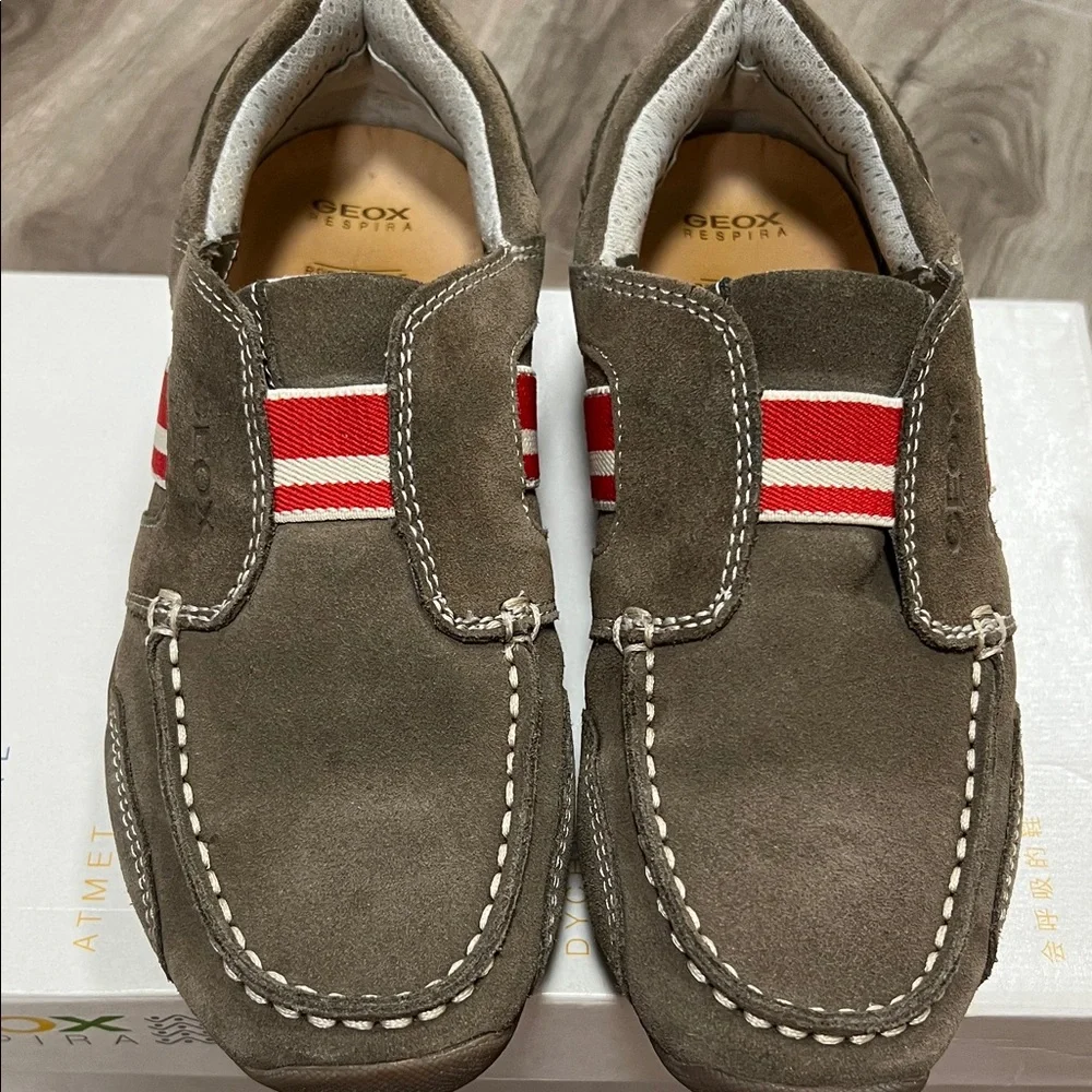 🔥🔥Geox Boys Slip-On Loafers in tan color